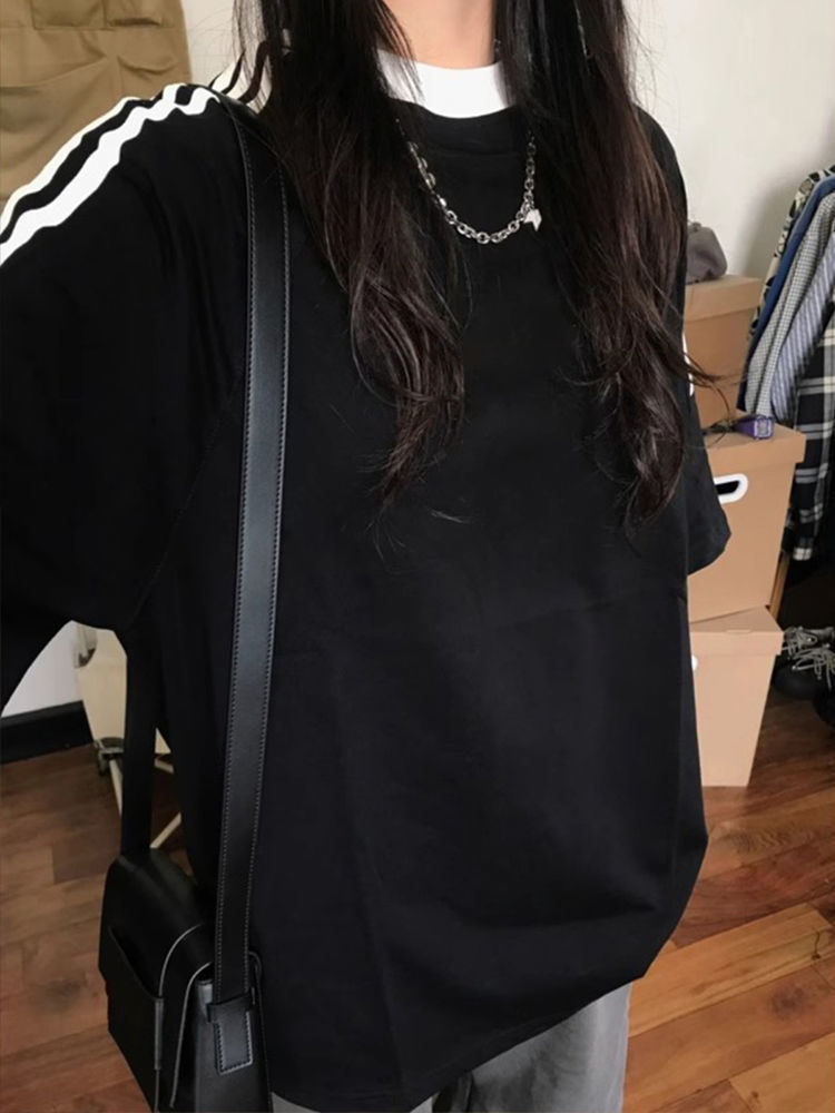 OVERSIZED BLACK T-SHIRT WITH WHITE STRIPES - CLASSIC THREE-STRIPE DESIGN