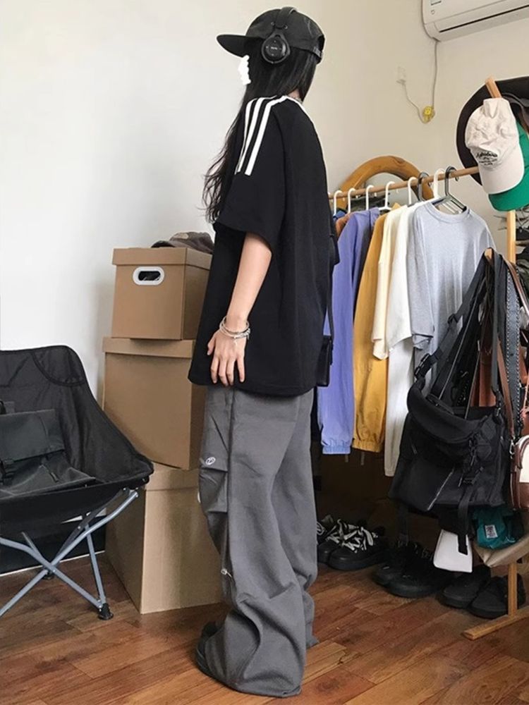 OVERSIZED BLACK T-SHIRT WITH WHITE STRIPES - CLASSIC THREE-STRIPE DESIGN