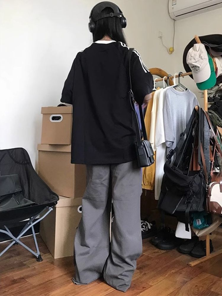 OVERSIZED BLACK T-SHIRT WITH WHITE STRIPES - CLASSIC THREE-STRIPE DESIGN
