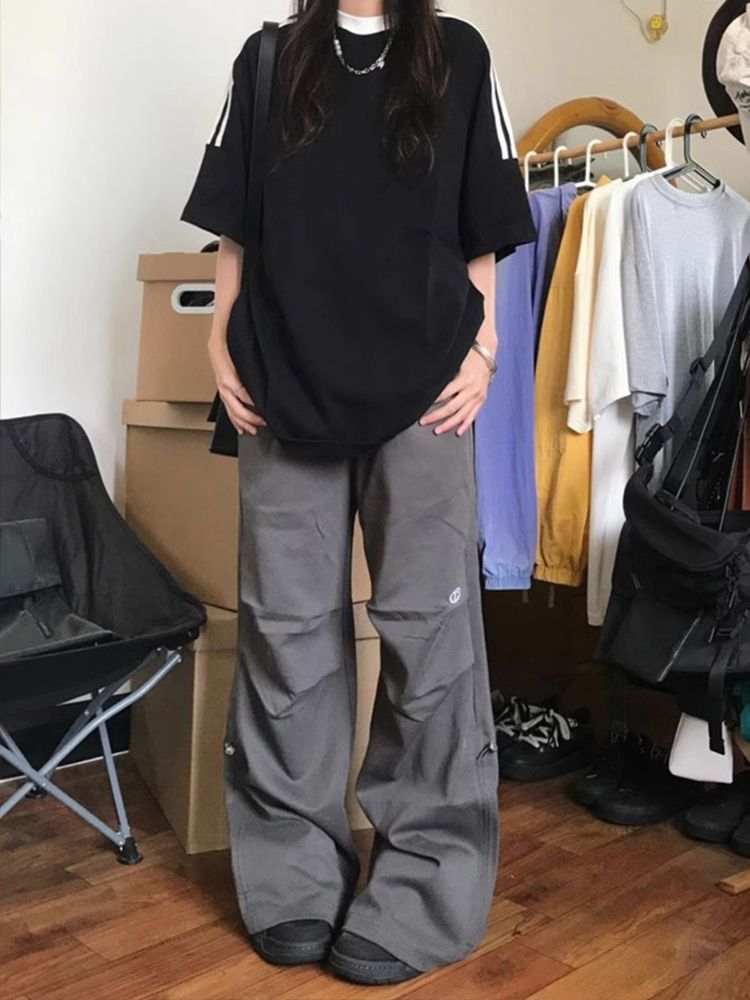 OVERSIZED BLACK T-SHIRT WITH WHITE STRIPES - CLASSIC THREE-STRIPE DESIGN