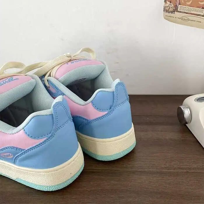 PASTEL SNEAKERS ENCHANTED WITH LIGHT BLUE AND PINK PANELS