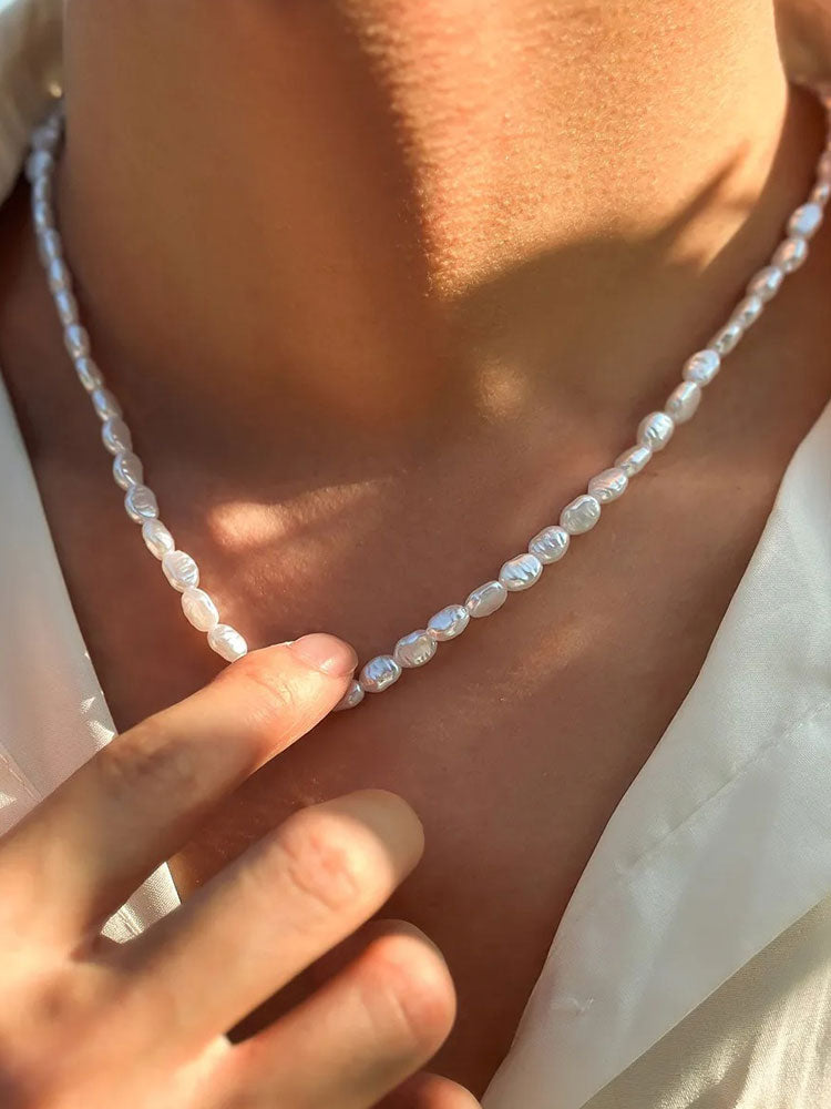 PEARL BEADED NECKLACE ELEGANT DESIGN TIMELESS JEWELRY ACCESSORY