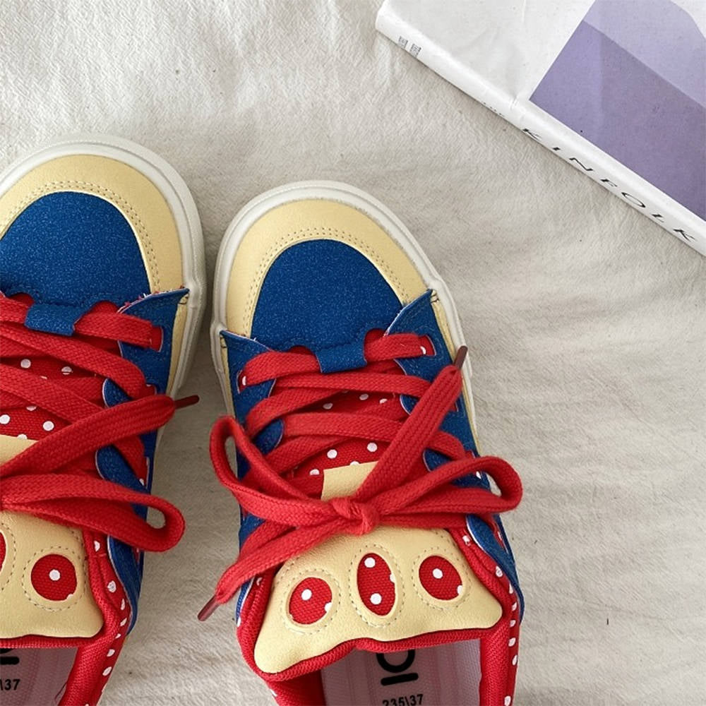 POLKA DOT RETRO LOW-TOP SNEAKERS: RED POLKA DOT PATTERN
