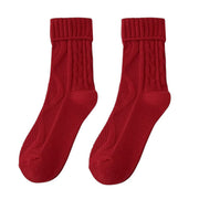RED CABLE-KNIT SOCKS EMERALD ESSENCE SOCKS PAIR