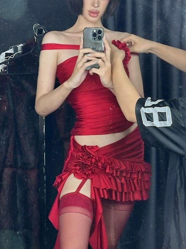 RED FLORAL-ACCENTED LINGERIE SET FOR PLAYFUL STREET STYLE