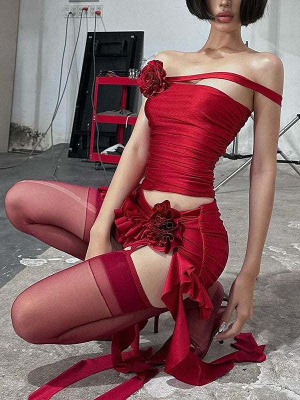 RED FLORAL-ACCENTED LINGERIE SET FOR PLAYFUL STREET STYLE