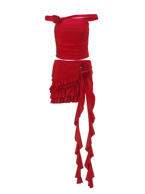 RED FLORAL-ACCENTED LINGERIE SET FOR PLAYFUL STREET STYLE