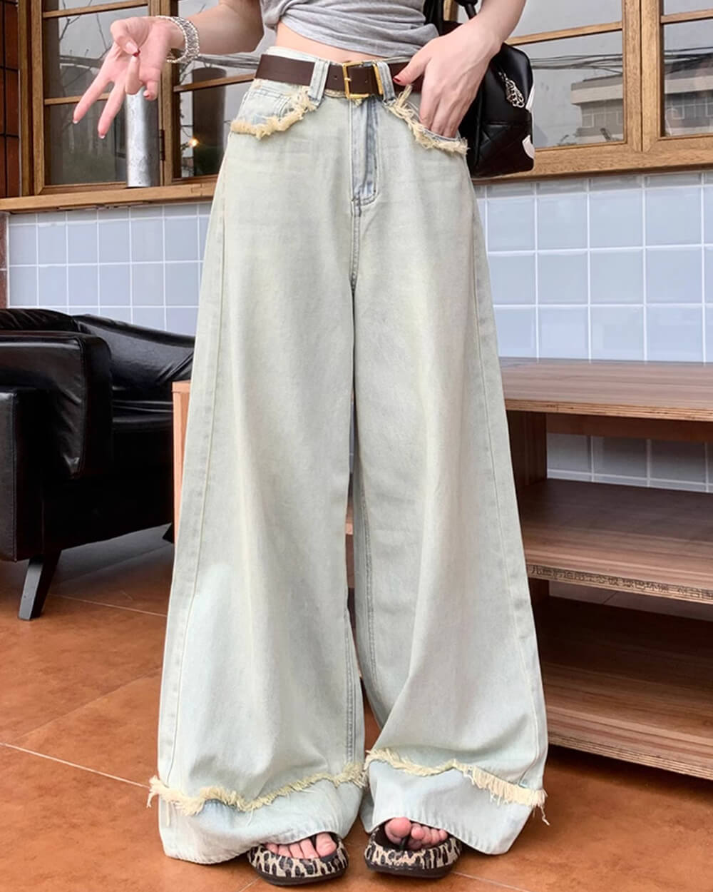RETRO LIGHT BLUE WIDE-LEG JEANS FOR A VINTAGE-INSPIRED LOOK