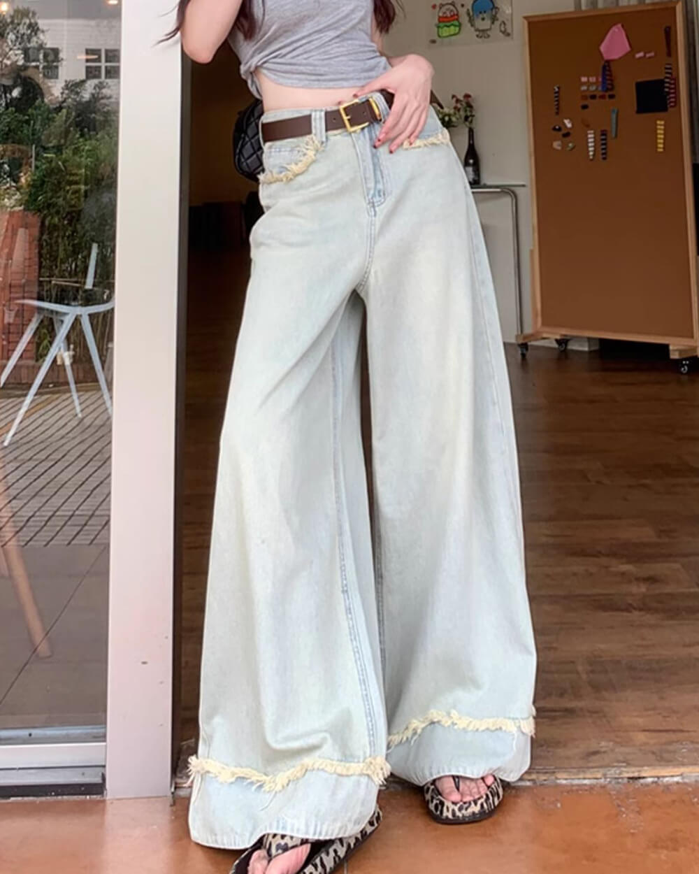 RETRO LIGHT BLUE WIDE-LEG JEANS FOR A VINTAGE-INSPIRED LOOK