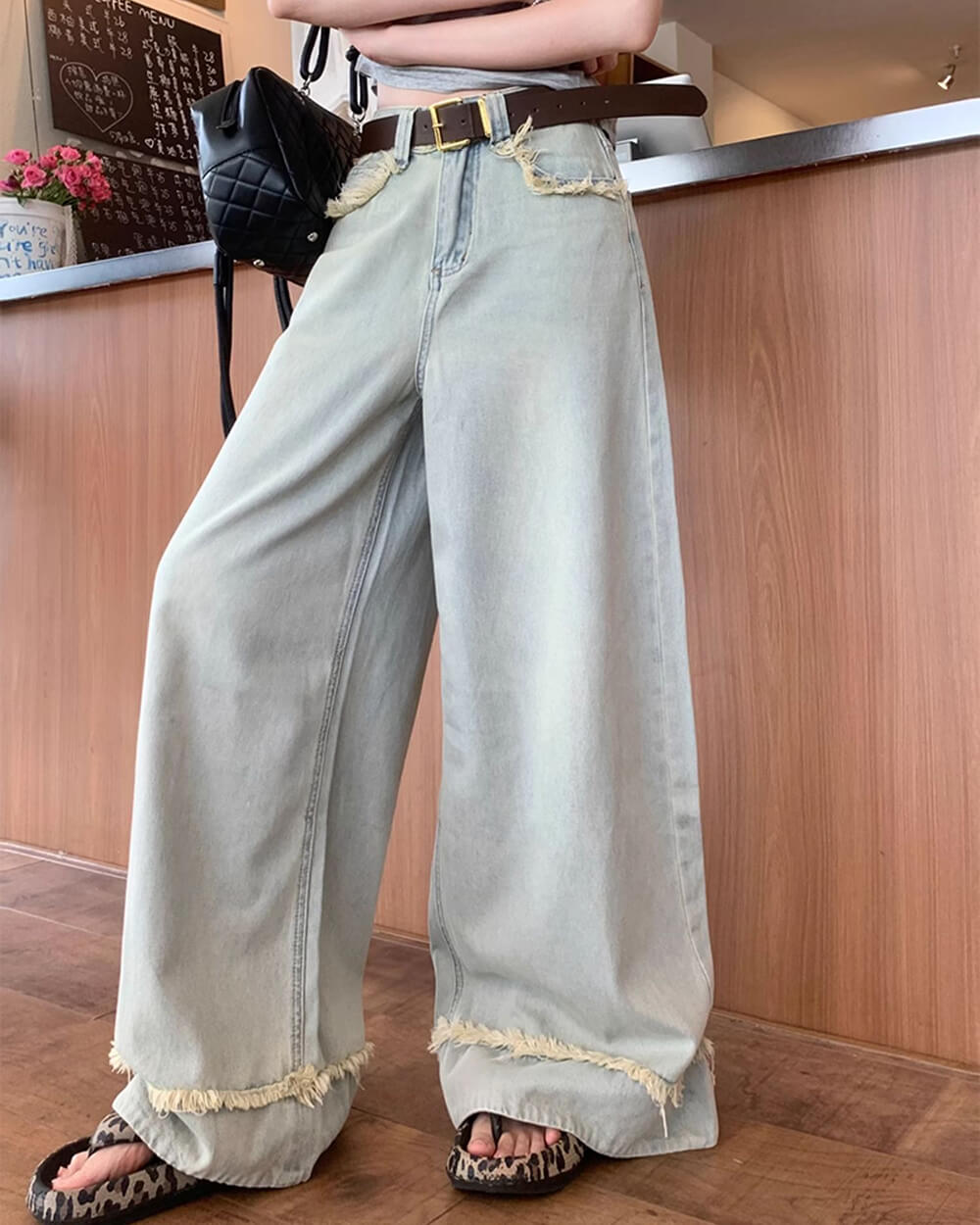 RETRO LIGHT BLUE WIDE-LEG JEANS FOR A VINTAGE-INSPIRED LOOK