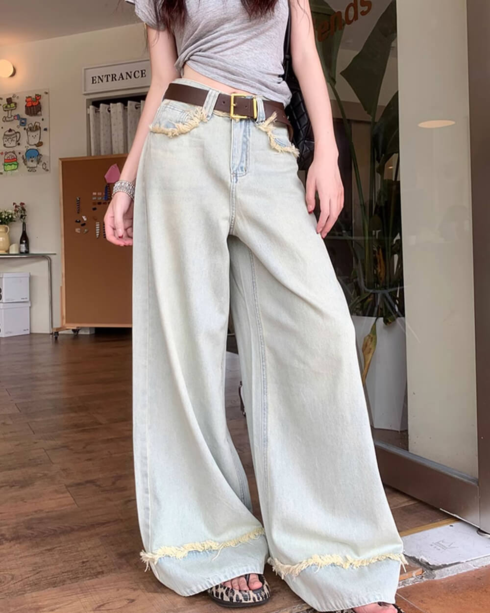 RETRO LIGHT BLUE WIDE-LEG JEANS FOR A VINTAGE-INSPIRED LOOK