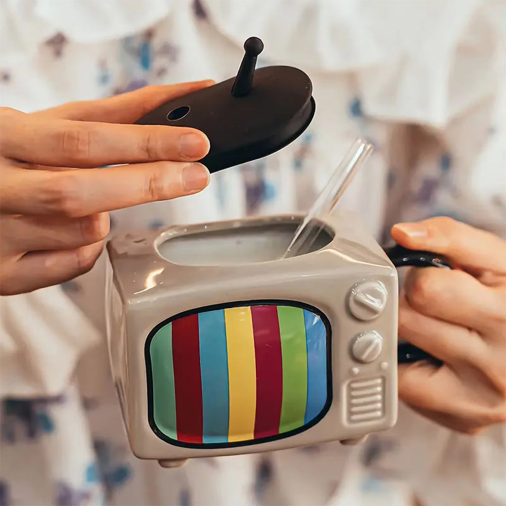RETRO TELEVISION CERAMIC MUG: VINTAGE TV CERAMIC MUG WITH NOSTALGIC DESIGN