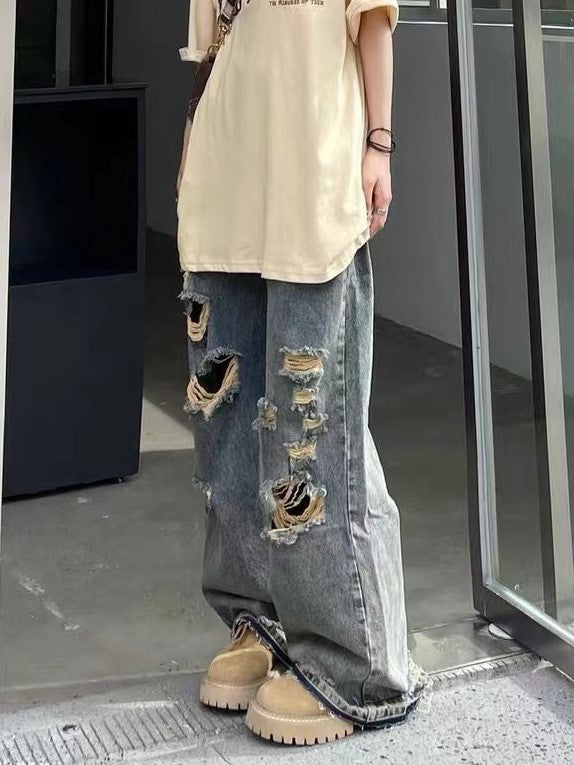 RIPPED BAGGY BLUE JEANS FOR CASUAL STREET STYLE AND TIMELESS COLOR