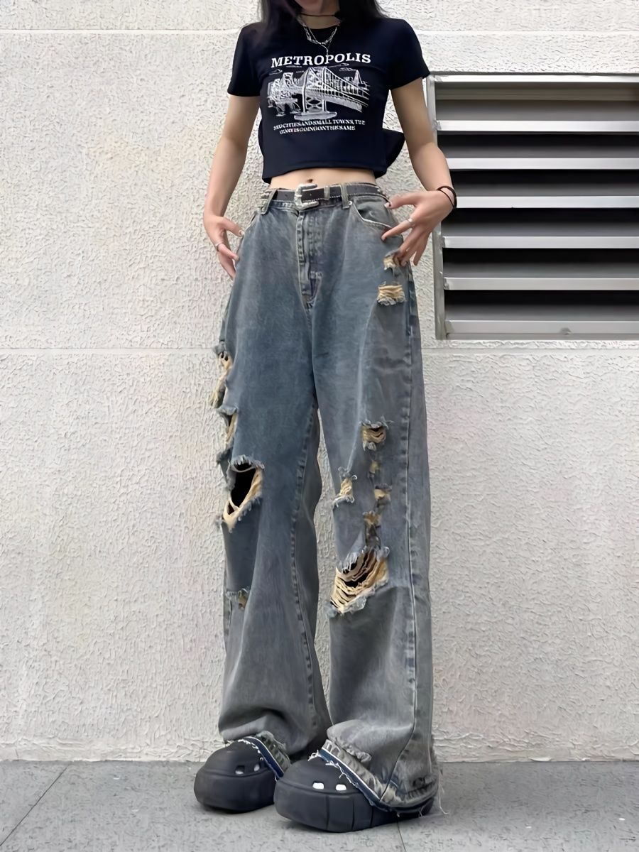 RIPPED BAGGY BLUE JEANS FOR CASUAL STREET STYLE AND TIMELESS COLOR