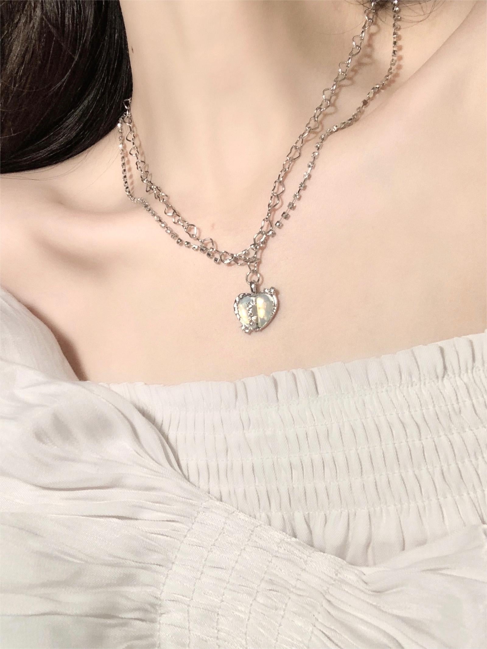SILVER HEART PENDANT NECKLACE WITH GEOMETRIC ALLOY DESIGN