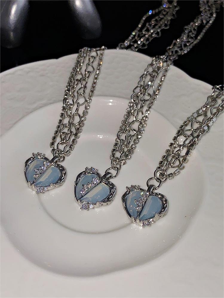 SILVER HEART PENDANT NECKLACE WITH GEOMETRIC ALLOY DESIGN