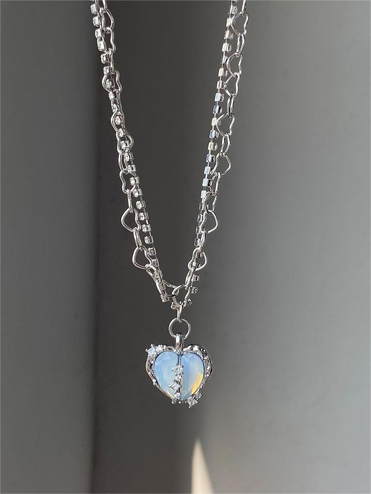 SILVER HEART PENDANT NECKLACE WITH GEOMETRIC ALLOY DESIGN