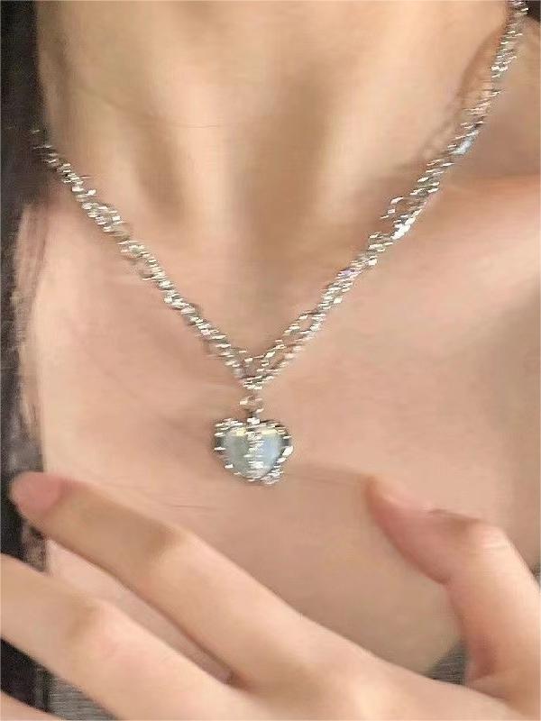 SILVER HEART PENDANT NECKLACE WITH GEOMETRIC ALLOY DESIGN