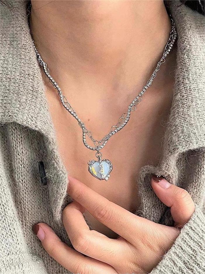SILVER HEART PENDANT NECKLACE WITH GEOMETRIC ALLOY DESIGN