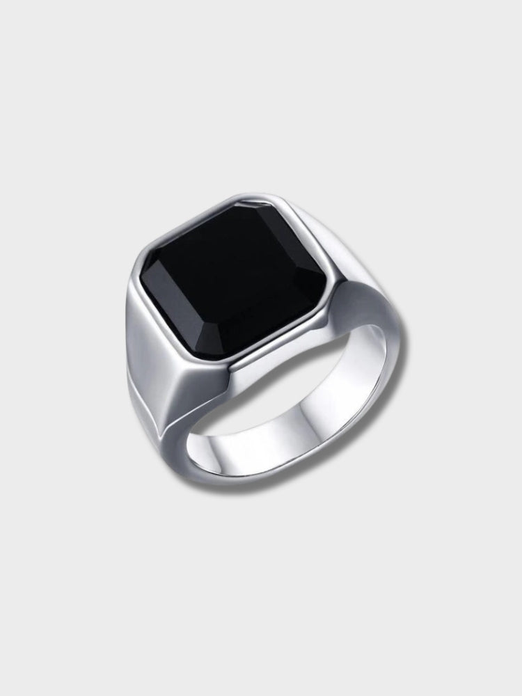 SILVER RING WITH BLACK STONE FOR ELEGANT ACCESSORIES