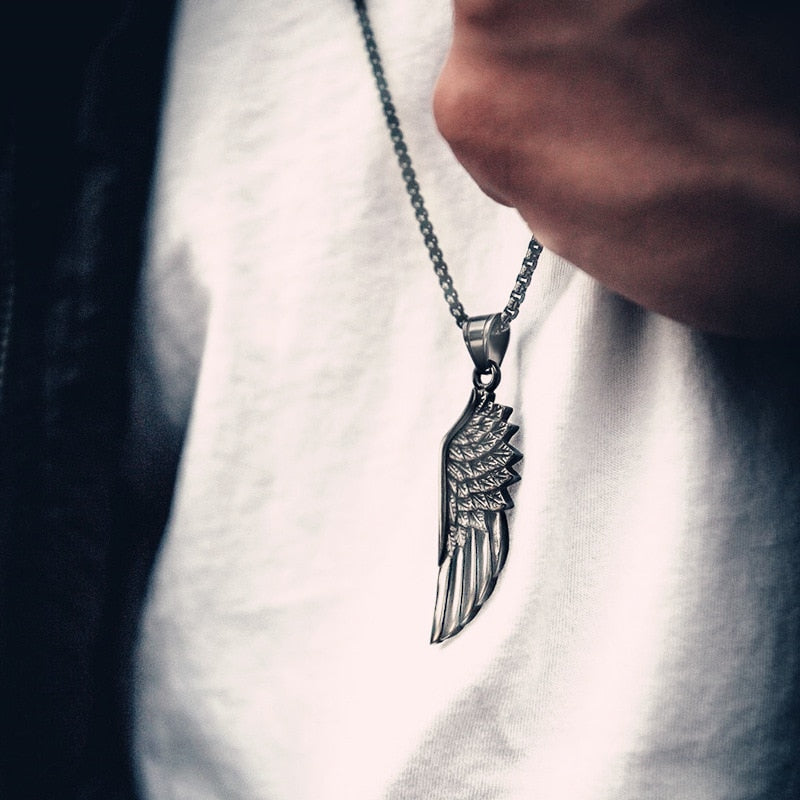 SILVER WING PENDANT NECKLACE WITH ELEGANT DESIGN AND UNIQUE CHARM