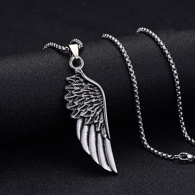 SILVER WING PENDANT NECKLACE WITH ELEGANT DESIGN AND UNIQUE CHARM