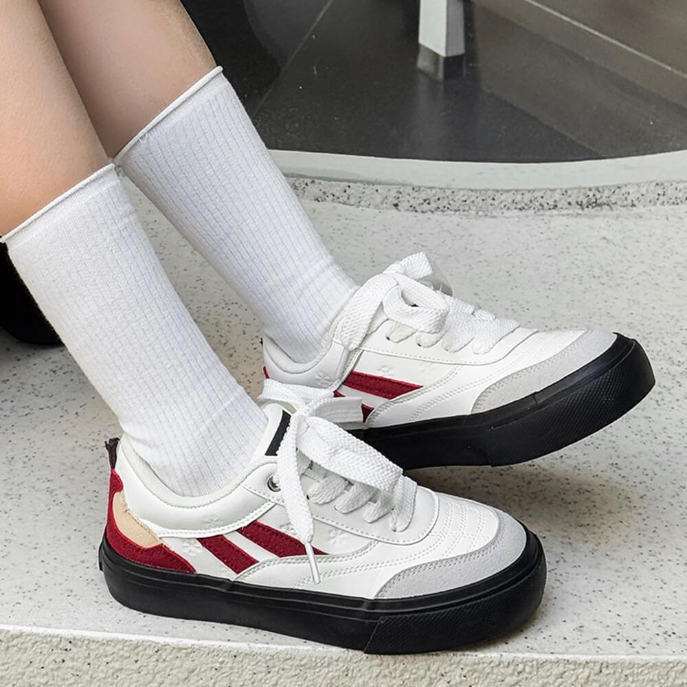 SNEAKERS CHERRYBLOOM LOW TOPS: RED ACCENT LOW TOPS