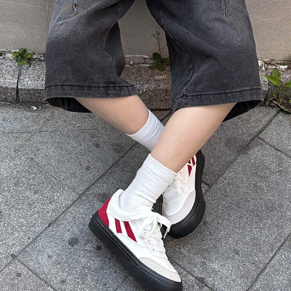 SNEAKERS CHERRYBLOOM LOW TOPS: RED ACCENT LOW TOPS