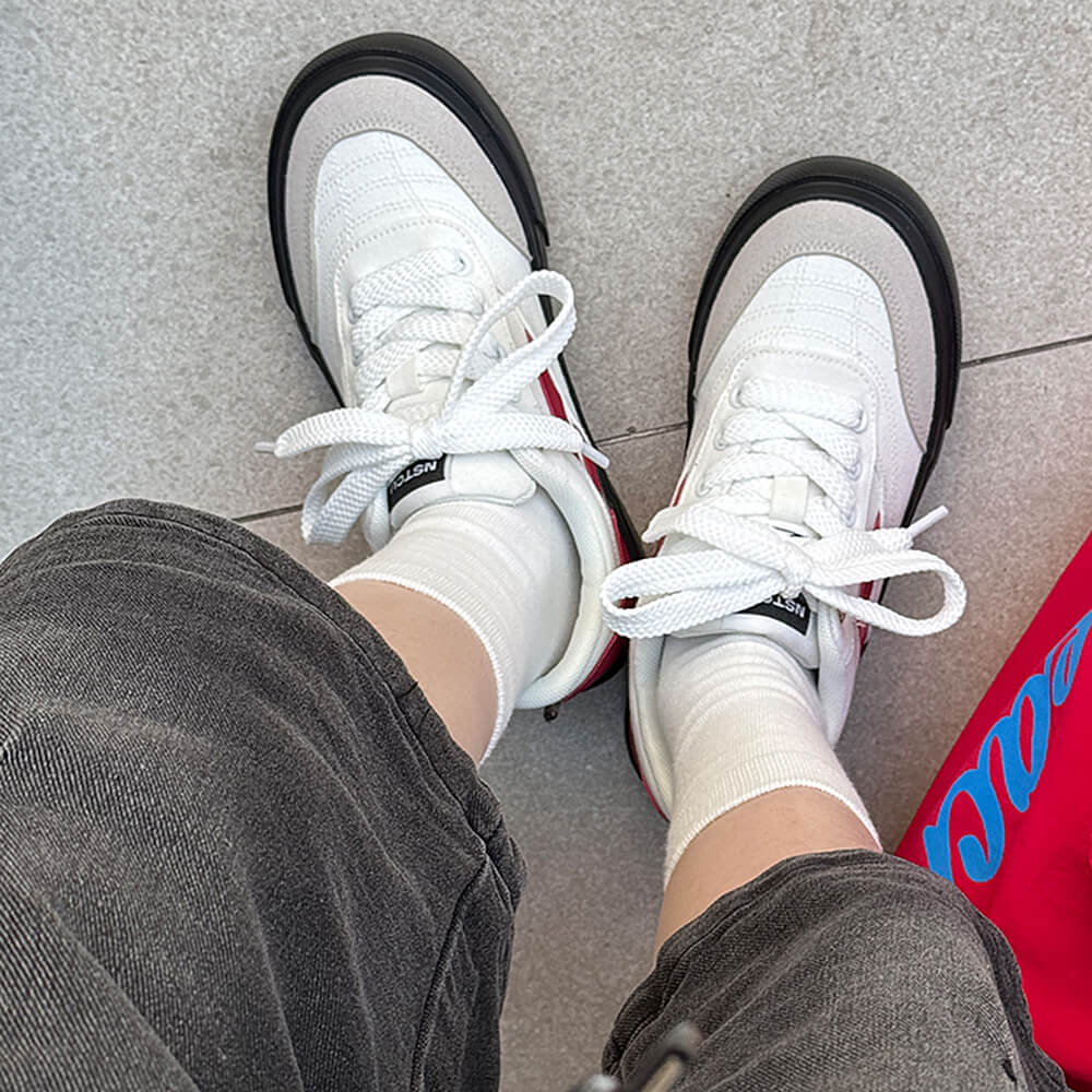 SNEAKERS CHERRYBLOOM LOW TOPS: RED ACCENT LOW TOPS