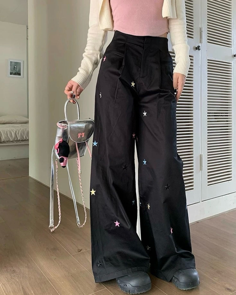 STAR EMBROIDERED BLACK BAGGY PANTS