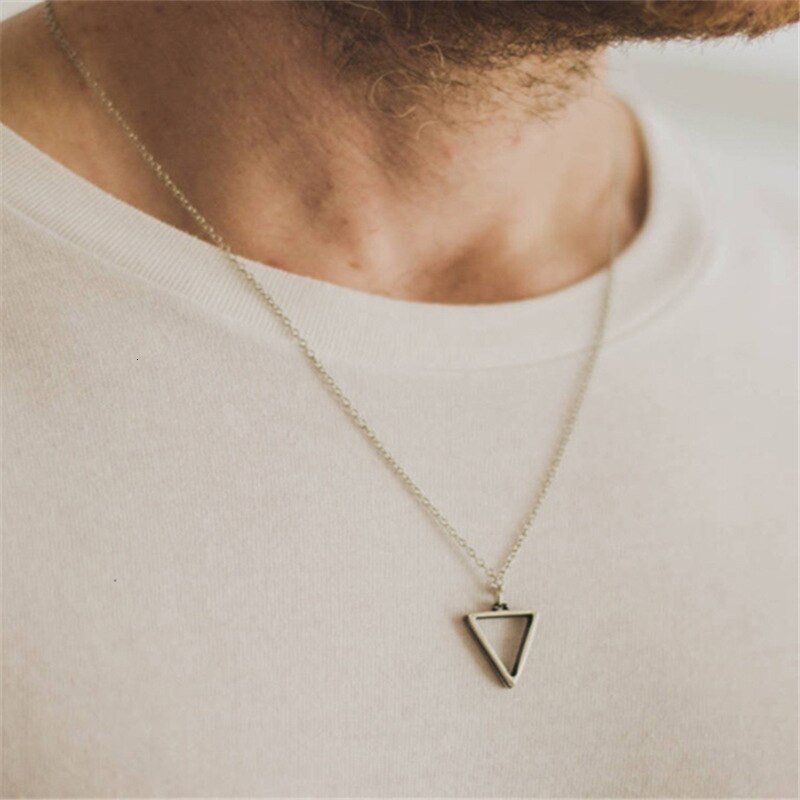 TRIANGLE PENDANT NECKLACE WITH GEOMETRIC DESIGN