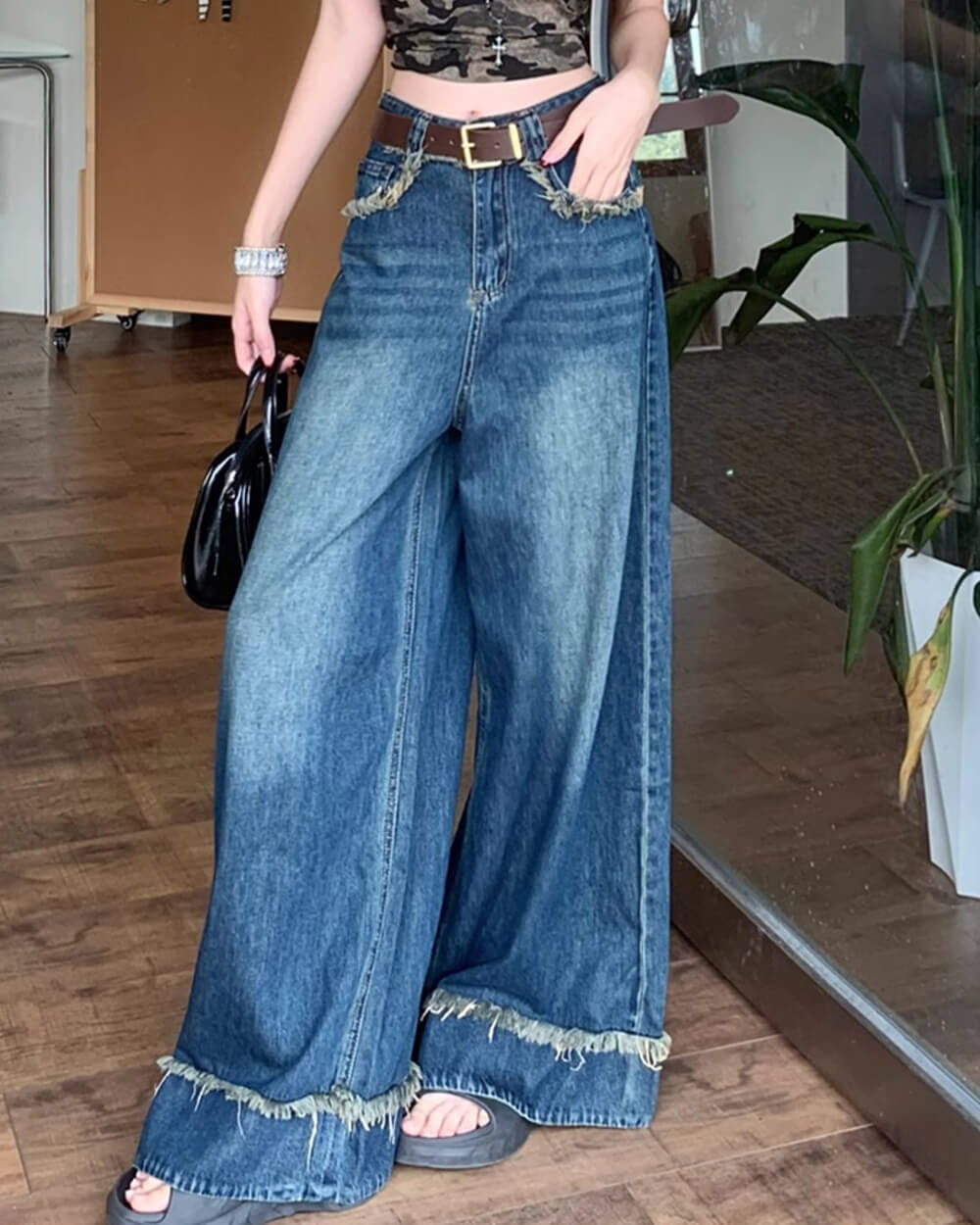 VINTAGE BREEZE HIGH-WAIST WIDE-LEG JEANS WITH FRAYED HEMS FOR EFFORTLESS STYLE