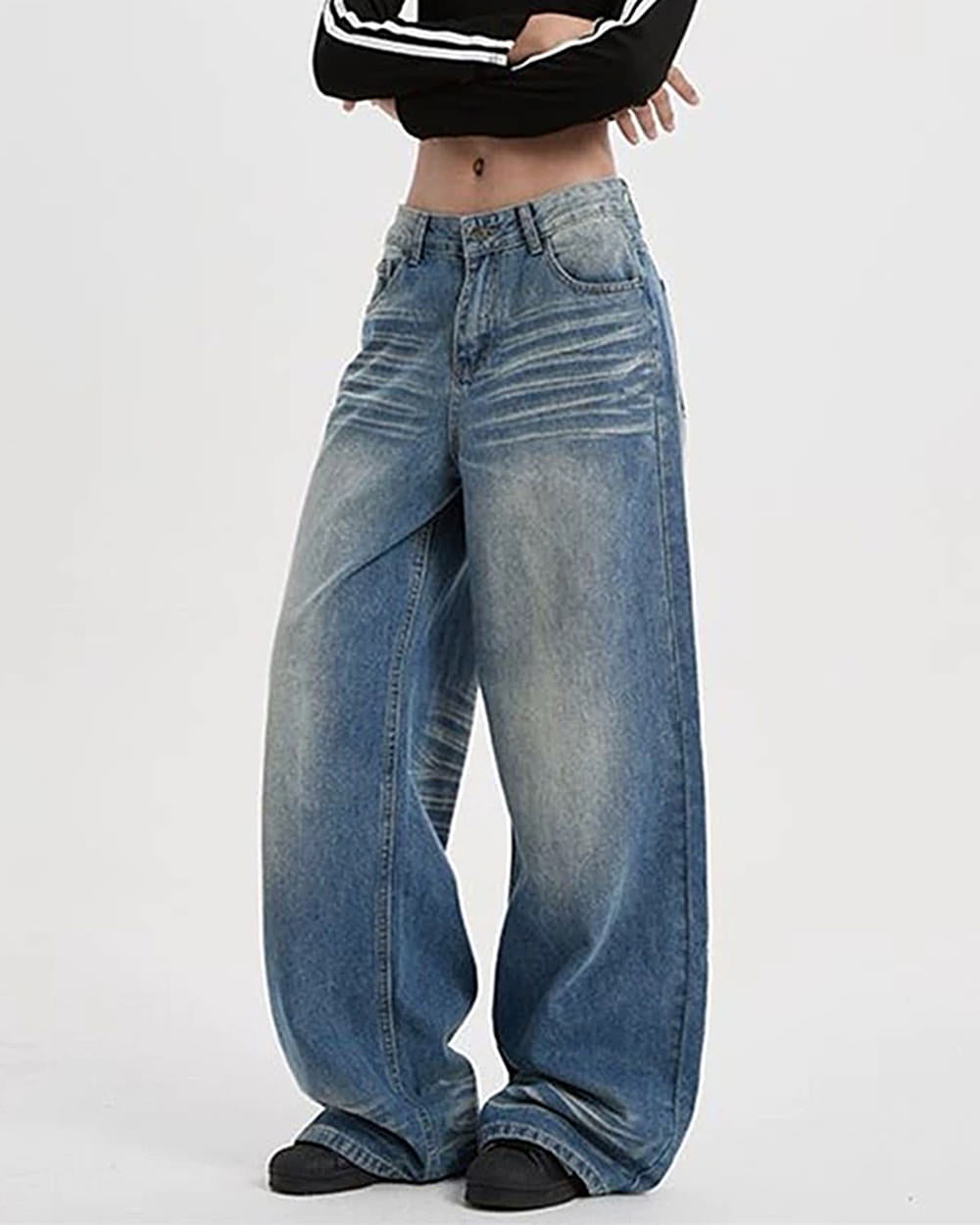 VINTAGE-INSPIRED OVERSIZED BAGGY JEANS WITH SUBTLE DISTRESSED DETAILS AND FADED WASH