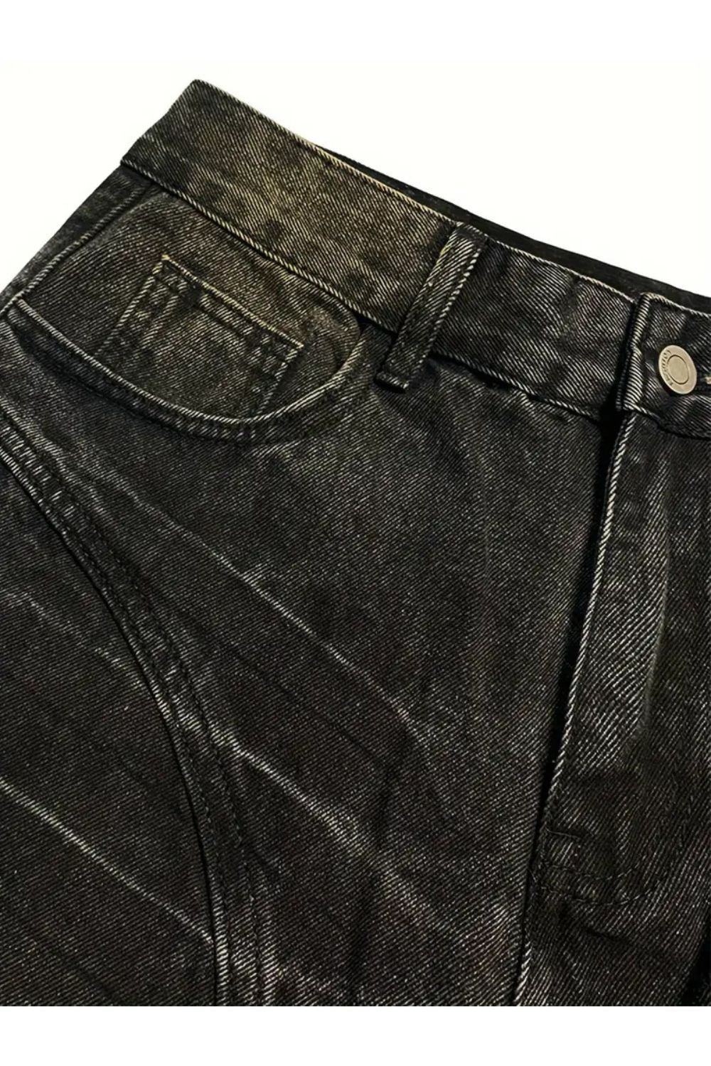 WEATHERED BAGGY JEANS IN DISTRESSED BLACK FOR A TRENDY LOOK