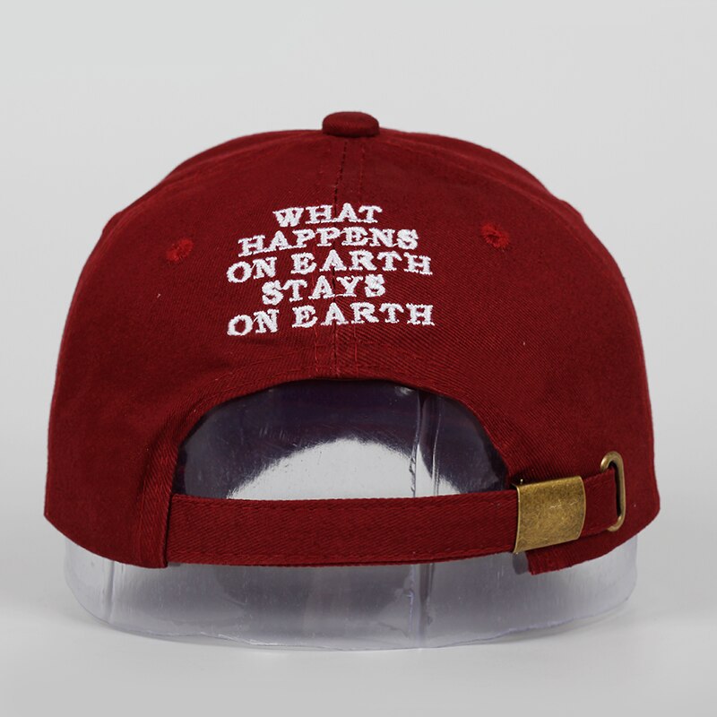 WHITE BASEBALL CAP WITH EMBROIDERED TEXT FOR FASHION-FORWARD INDIVIDUALS