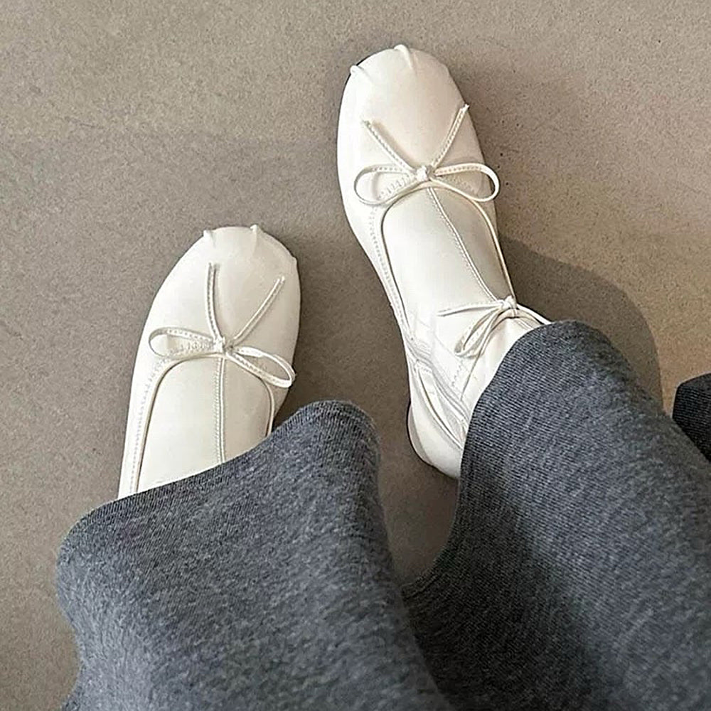 WHITE BOW DETAILS ANKLE BOOTS WITH SQUARE TOE, PAIR