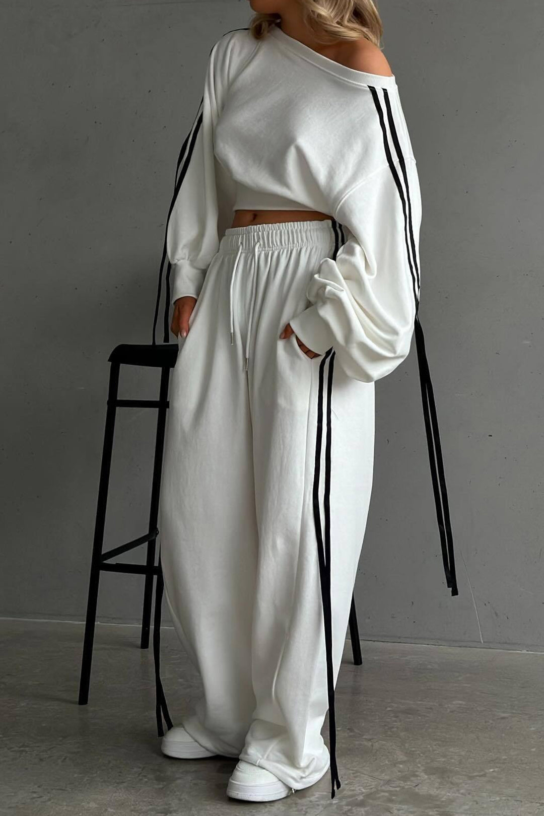 WHITE LOUNGE SET WITH BLACK STRIPES - WHITE OVERSIZE SWEATSHIRT BUNDLE