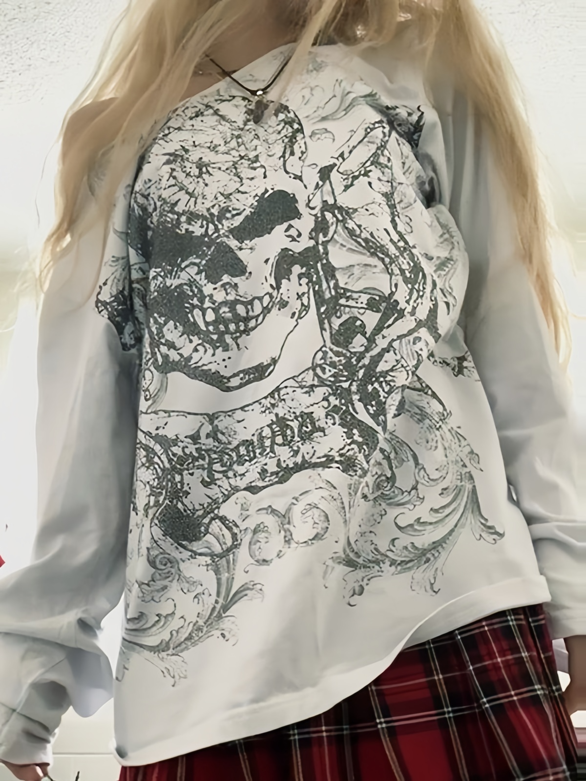 WHITE OVERSIZE LONG SLEEVE SHIRT WITH BOLD SKULL PRINT
