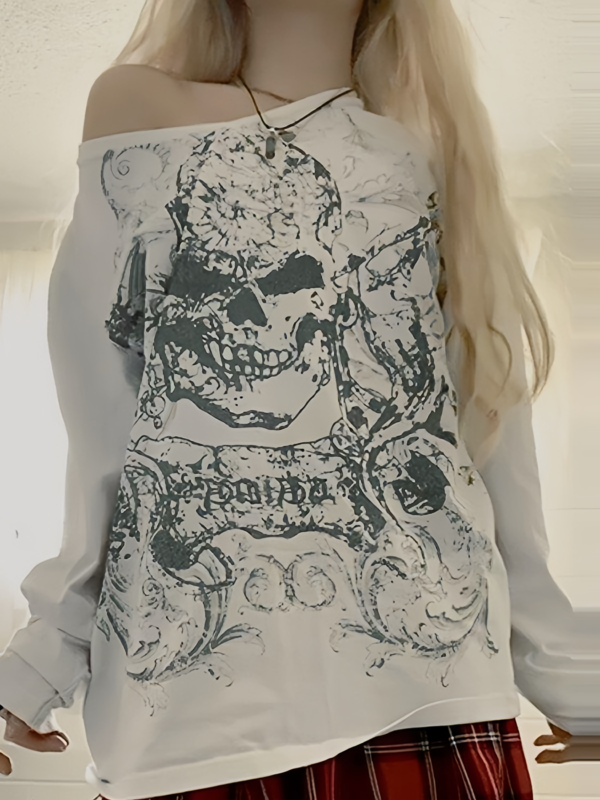 WHITE OVERSIZE LONG SLEEVE SHIRT WITH BOLD SKULL PRINT