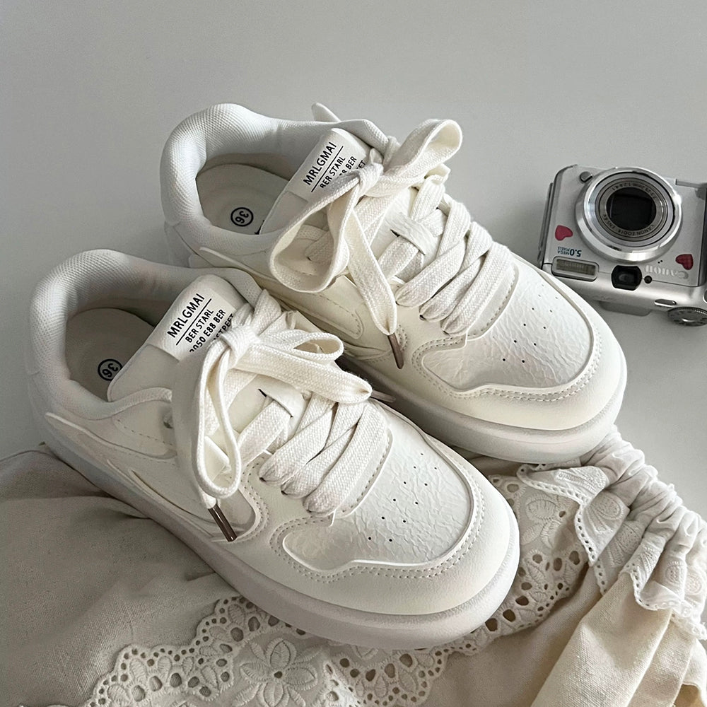 WHITE SNEAKERS: URBAN EDGE, MINIMALIST AESTHETIC