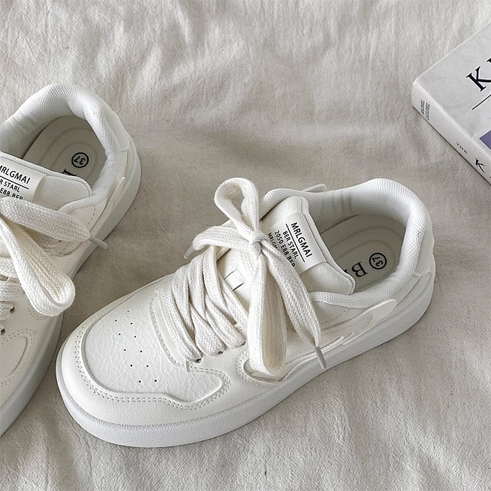 WHITE SNEAKERS: URBAN EDGE, MINIMALIST AESTHETIC