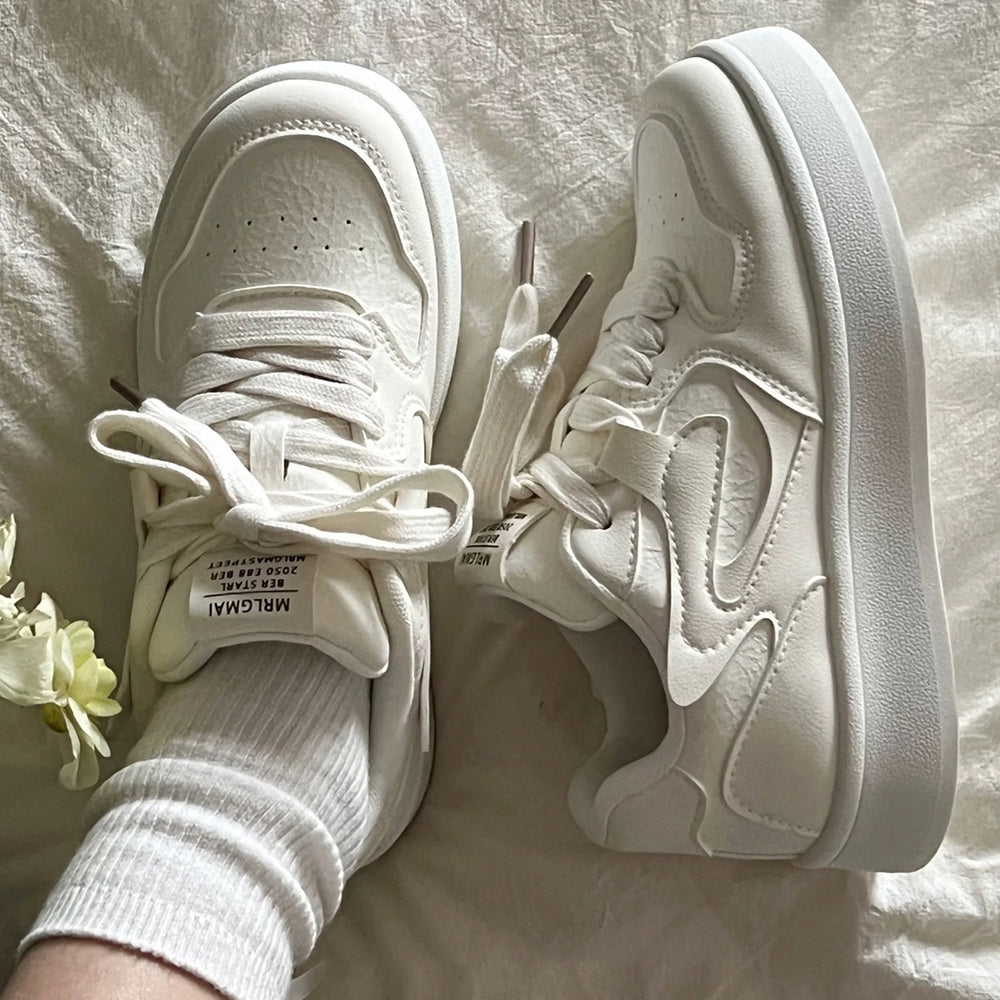 WHITE SNEAKERS: URBAN EDGE, MINIMALIST AESTHETIC