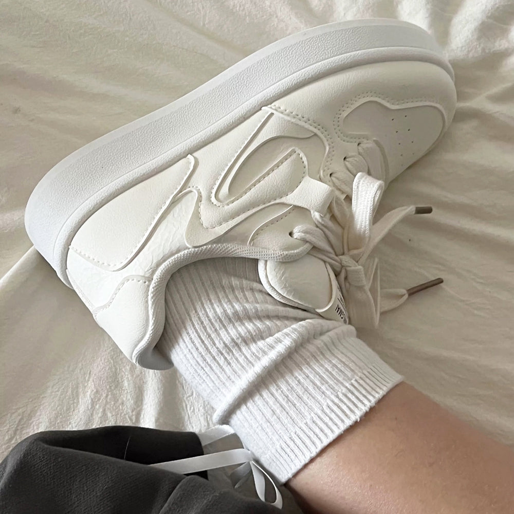 WHITE SNEAKERS: URBAN EDGE, MINIMALIST AESTHETIC