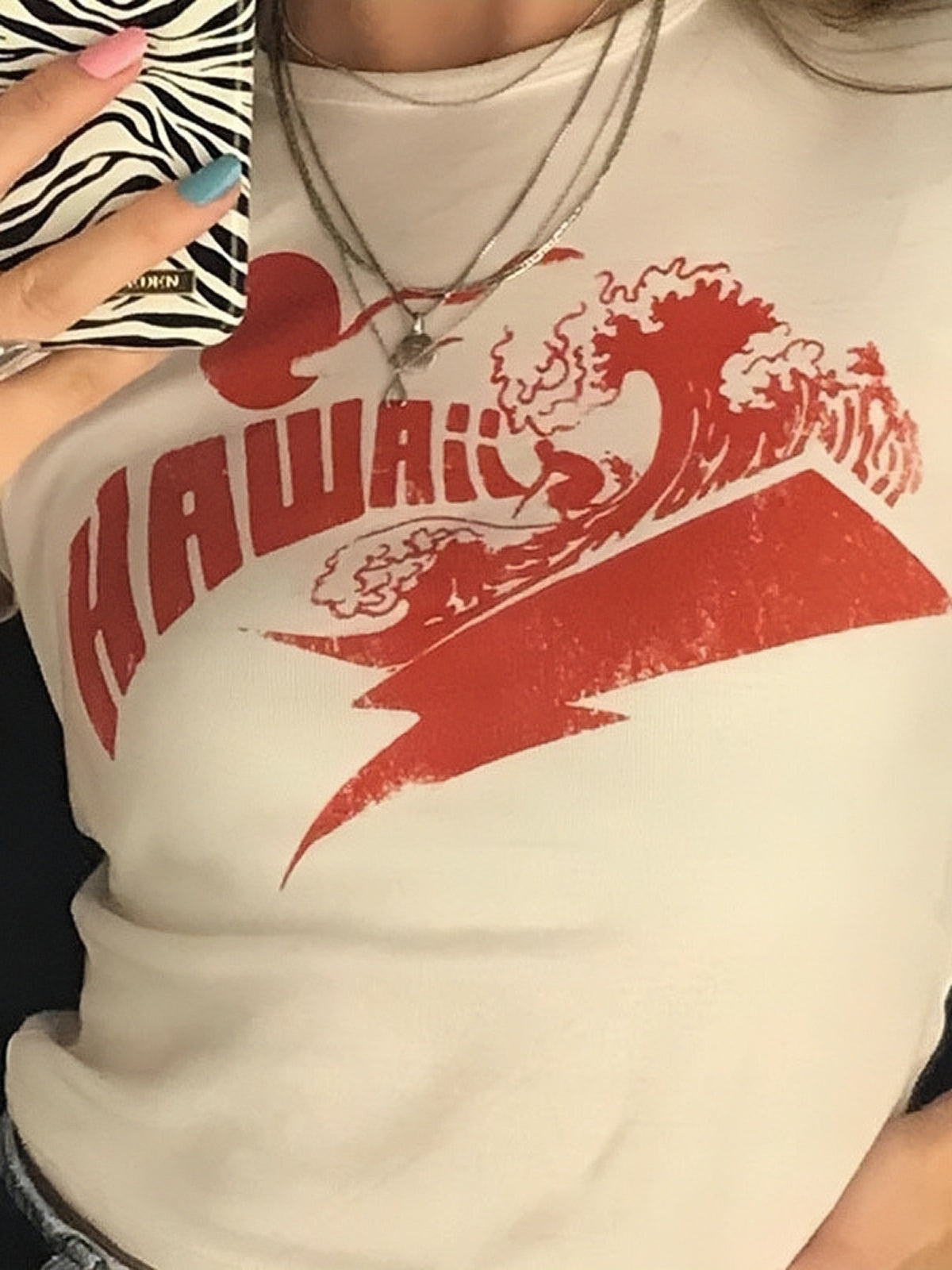 WHITE T-SHIRT WITH RED HAWAII GRAPHIC - Y2K HAWAIIAN PRINT DESIGN