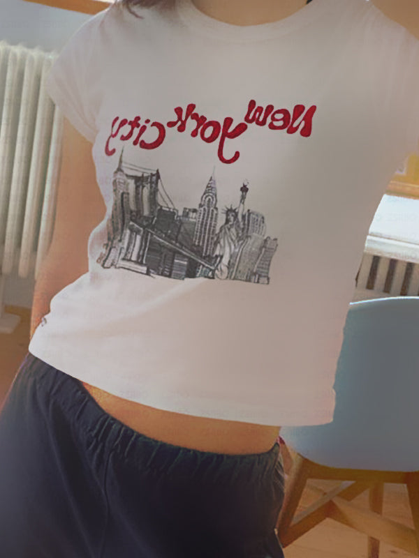 WHITE Y2K SHORT SLEEVE T-SHIRT WITH NYC SKYLINE DESIGN