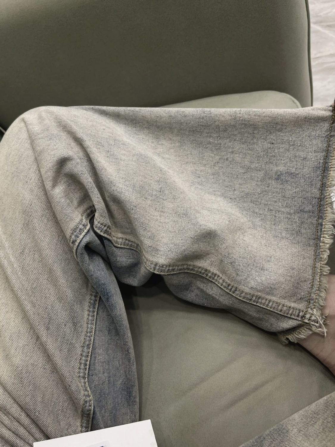 WIDE-LEG LIGHT-WASH DENIM JEANS WITH RELAXED BOYFRIEND FIT
