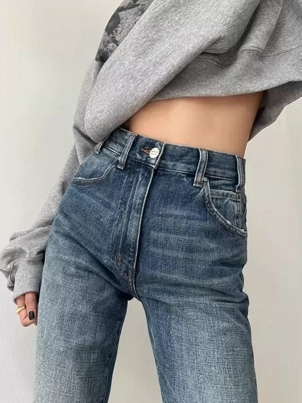 WOMEN'S GRAY SWEATSHIRT AND VINTAGE BLUE COTTON BLEND JEANS OUTFIT