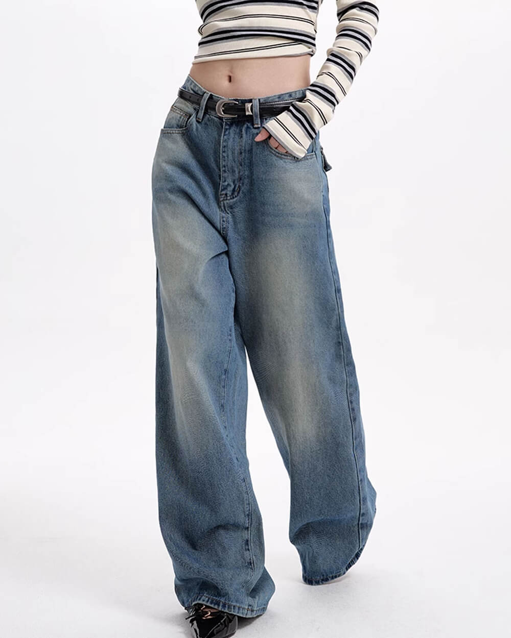 WOMEN’S PANTS SIZE SMALL WITH MEASUREMENT APPROXIMATELY AND TOTAL LENGTH