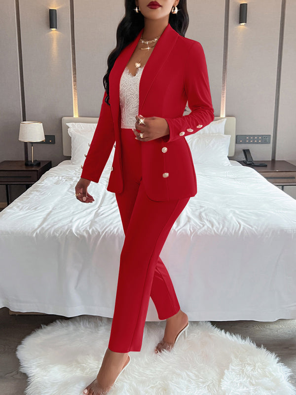 Red blazer pantsuit featuring a solid color suit collar and double-breasted design