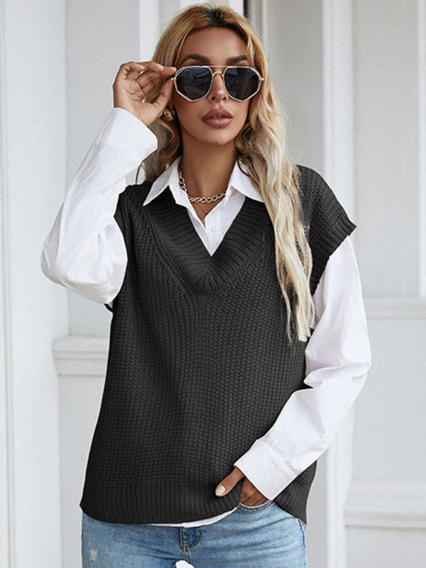 Women’s solid color v-neck knitted sweater vest - Black / S